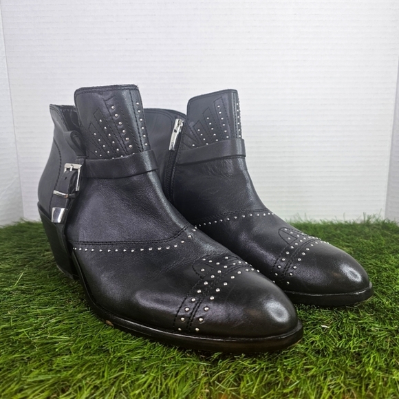 Vince Camuto Dorintina booties - Picture 2 of 8